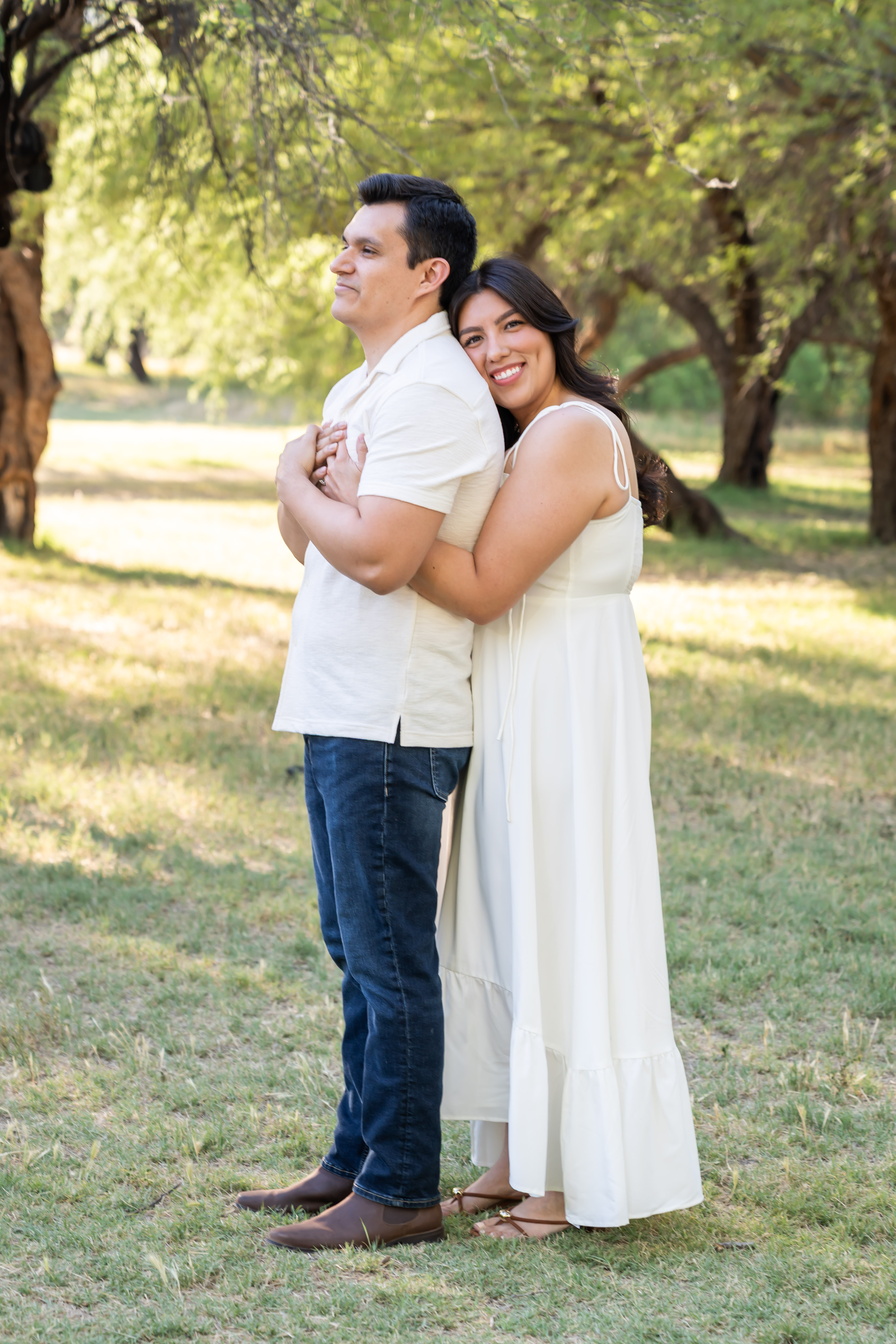 Alejandro y Alejandra en una fotografía de compromiso.